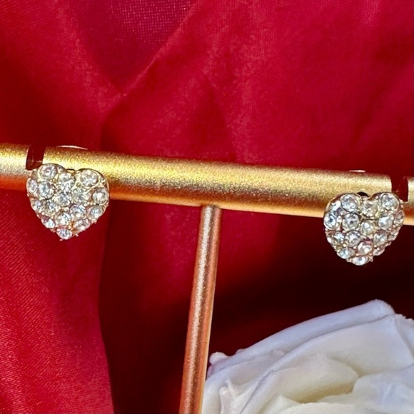 Gold Heart Pavé Earrings with Sparkling Stones - Picture 5 of 11